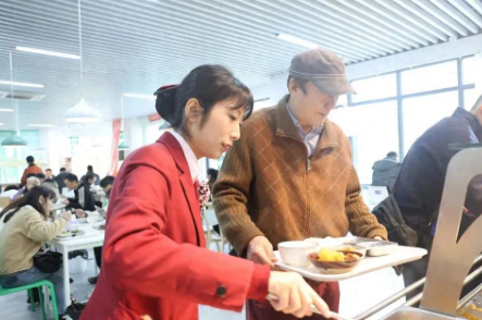 興業(yè)銀行成都分行：從“一頓熱飯”到“銀發(fā)經(jīng)濟”的溫暖實(shí)踐